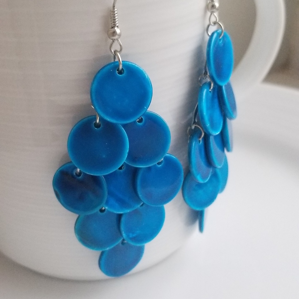 🆕️ 3/$18 BoHo Blue Chic Shell Waterfall Earrings - Picture 6 of 8